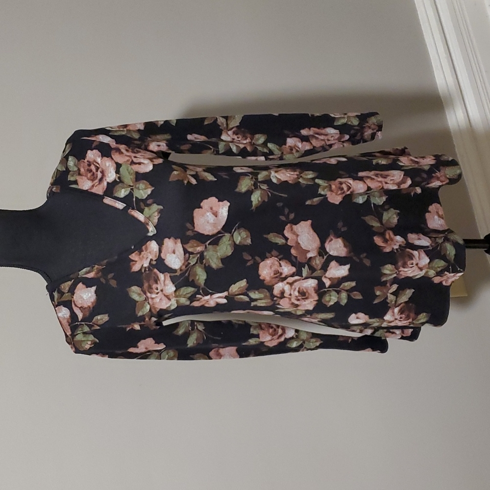 Size Small women‎ sweater by IZ byer